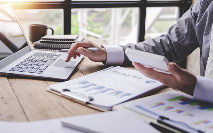 Stiftungen, die gemeinnützige, mildtätige oder kirchliche Zwecke verfolgen, können steuerliche Vergünstigungen erhalten (Foto: iStock/Daenin Arnee)