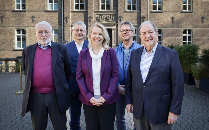 Round Table anlässlich 70 Jahre Stiftungsverwaltung im Stifterverband im Schloss Hugenpoet, Essen. Von links: Dr. Heinz-Rudi Spiegel, Matthias Schmolz, Stephanie Berger, Erich Steinsdörfer und Dr. Ambros Schindler