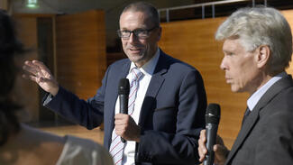 Zempelin-Stiftung stiftet Forschungspreis Transformative Wissenschaft: Uwe Schneidewind (Wuppertal Institut) (li.) und Andreas Barner (Stifterverband) (Foto: Andreas Fischer/Wuppertal Institut)