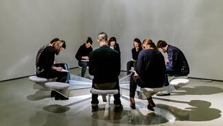 Jenny Brockmann: Sitz #12 mit der Forschungsgruppe "Irreversibler Moment" (Foto: Sebastian Mayer)