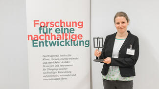Gewinnerin des Forschungspreises "Transformative Wissenschaft" 2017: Dr. Laura Woltersdorf (Foto: Claudia Vallentin)