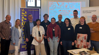 Teilnehmerinnen und Teilnehmer des Round Table "Junges Engagement für Demokratie" (Foto: VNG-Stiftung)