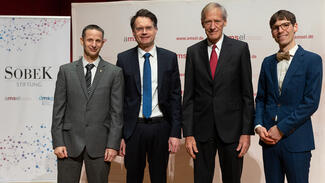 Alle Preisträger 2023: Martin Kerschensteiner, Thomas Korn, Adriano Fontana und Max Kaufmann (v.li.) (Foto: AMSEL e.V./Frank Eppler)