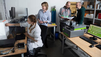 Dörthe Tetzlaff im Isotopenlabor (Foto: David Ausserhofer/IGB)