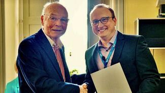 Stifter Horst H. Kanert (li.) und Kanert-Preisträger 2025 Dr. Matthias Reiger (Foto: M. Hohn) Stifter Horst H. Kanert (li.) und Kanert-Preisträger 2025 Dr. Matthias Reiger (Foto: M. Hohn)