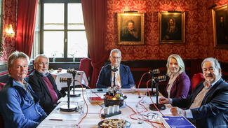 Aufnahme des Podcasts mit Erich Steinsdörfer, Dr. Heinz-Rudi Spiegel, Matthias Schmolz, Stephanie Berger und Dr. Ambros Schindler