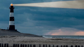 DSZ-Jahresbericht 2019/20 (Cover) (Foto: Adobe Stock)