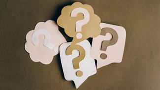 Fragezeichen (Foto: Olya Kobruseva/Pexels)