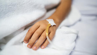 Kind im Krankenhaus (Foto: rawpixel.com)