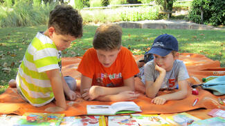 Spielplatz-Vorleser (Foto: Lesewelt Ortenau e.V.)