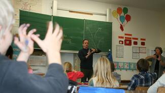 Der Primus-Preis des Jahres 2015 geht n das Projekt "Gebärdensprache an der Schule", das vom Förderverein Grundschule Kaufering e.V. initiiert wurde. (Foto: Förderverein Grundschule Kaufering e.V.)