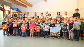 Die Kinder der Kindertagesstätte Krummenweger Straße freuten sich über die Spende der Volksbank Rhein-Ruhr Stiftung (Foto: Volksbank Rhein-Ruhr Stiftung) 