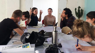 Zusammenarbeit zwischen peruanischen und deutschen Teilnehmern der Summerschool (Foto: IRGE/Universität Stuttgart)